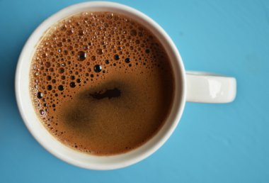 mavi zemin üzerine siyah kahve