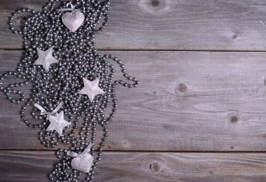 Eski ahşap arka planda Noel süslemesi