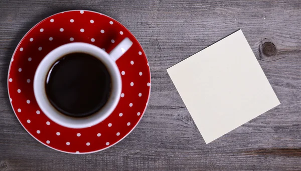 Blanco papier klaar voor uw eigen tekst op houten — Stockfoto