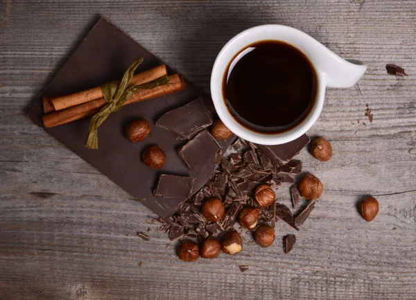 Pieces of dark chocolate and black coffee — Stock Photo, Image