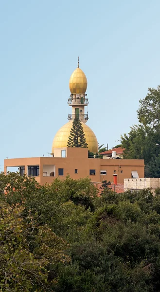 Moschee mit goldener Kuppel — Stockfoto