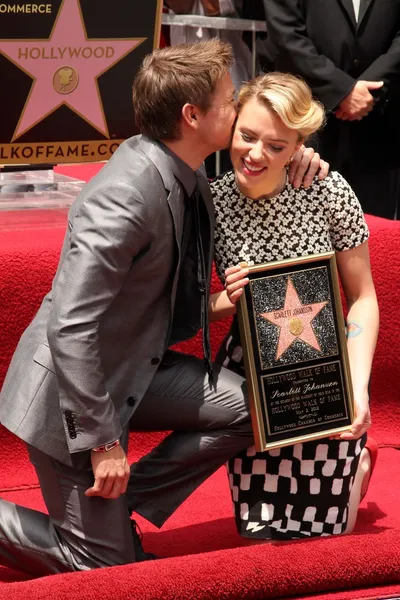 Jeremy Renner, Scarlett Johansson — Foto Stock