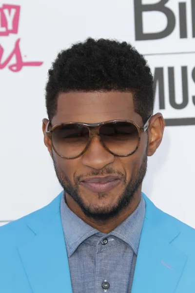 Usher aan de 2012 billboard music awards aankomsten — Stockfoto