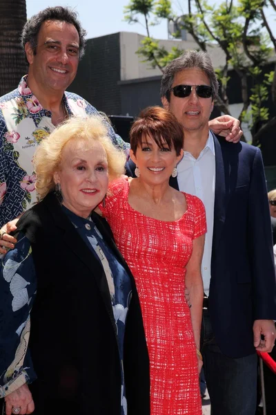 :Doris Roberts, Brad Garrett, Patricia Heaton, Ray Romano — Stock Photo, Image