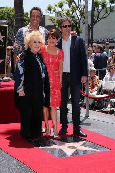 :Doris Roberts, Brad Garrett, Patricia Heaton, Ray Romano — Fotografia de Stock