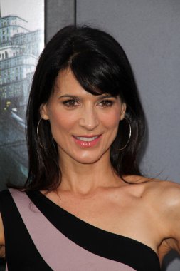 Perrey Reeves