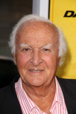 Robert Loggia