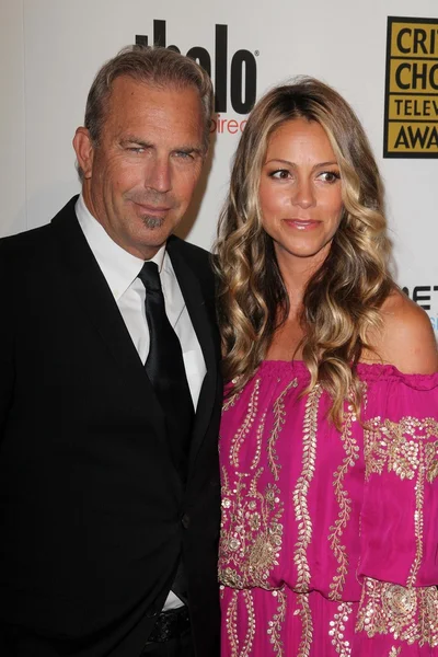 Kevin Costner, Christine Baumgartner — Zdjęcie stockowe