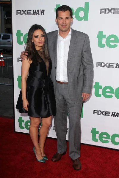 Mila Kunis e Scott Stuber — Foto Stock