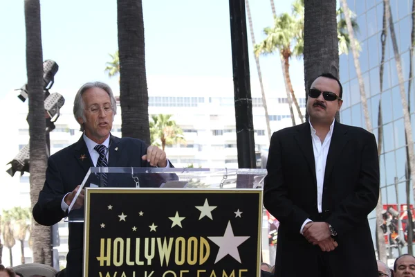 Neil Portnow y Pepe Aguilar —  Fotos de Stock