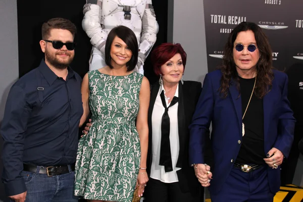 Jack osbourne, lisa stelly, sharon osbourne och ozzy osbourne — Stockfoto