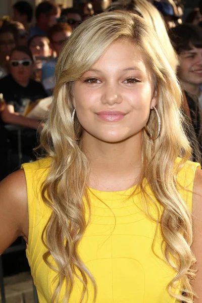 Olivia Holt — Stock Photo, Image