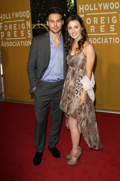 Ryan Guzman, Kathryn McCormick — Stock Photo, Image