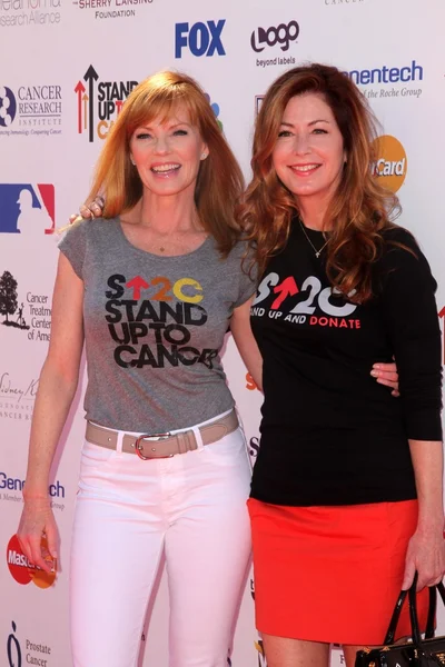 Marg Helgenberger y Dana Delany — Foto de Stock