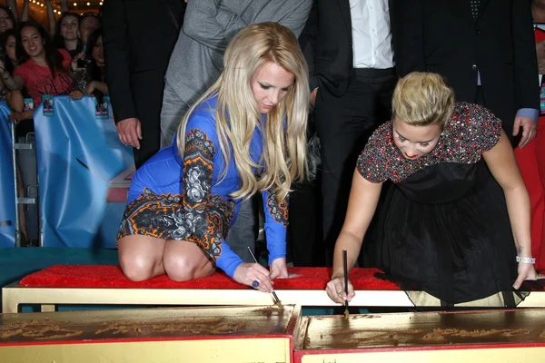 Britney Spears, Demi Lovato — Foto de Stock