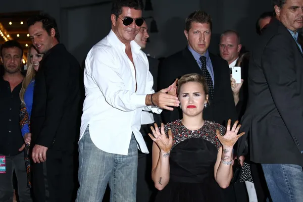 Simon cowell i demi lovato — Zdjęcie stockowe