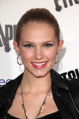 Claudia Lee