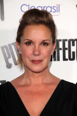 Elizabeth Perkins