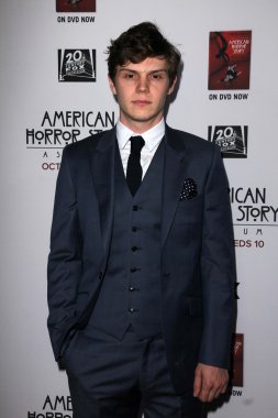 Evan peters fxs Amerikan korku hikayesi premiere gösterimde: iltica, paramount Tiyatrosu, hollywood, ca 10-13-12