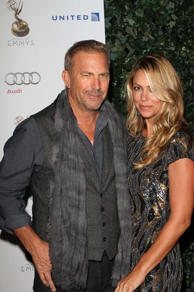 Kevin Costner dan istrinya Christine — Stok Foto