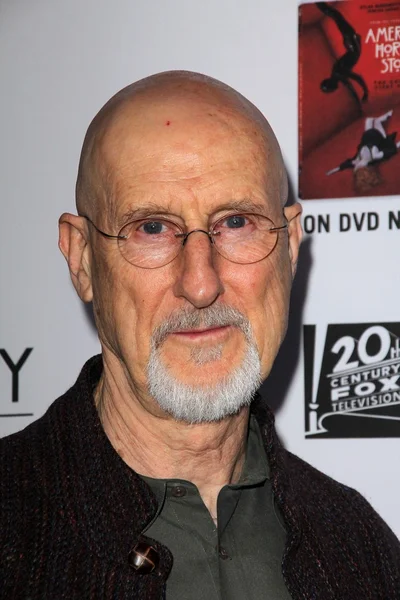 James cromwell na premierowy pokaz fxs amerykański horror story azylu, paramount theater, hollywood, ca 10-13-12 — Zdjęcie stockowe