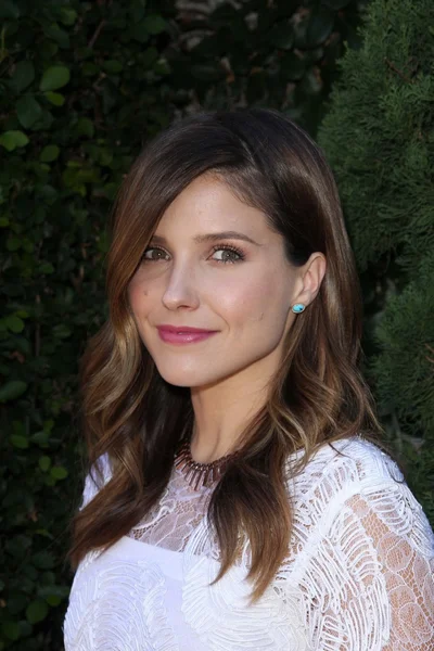 Sophia bush op de verkrachting behandeling center fundraiser gehost door viola davis en eren norman lear, greenacres, neberly hills, ca 10-14-12 — Stockfoto