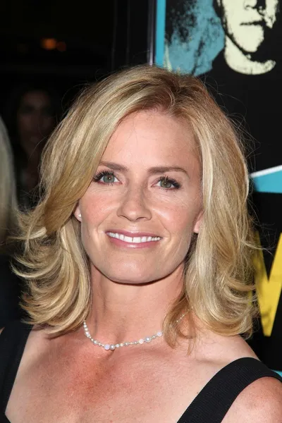 Elisabeth shue w goni mavericks los angeles premiera, Pacyfiku teatrów, los angeles, ca 10-18-12 — Zdjęcie stockowe