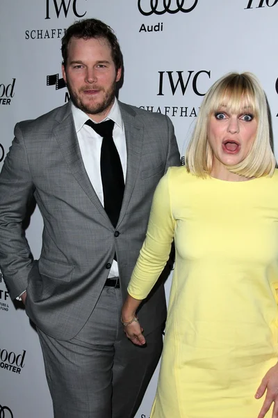 Chris pratt, anna faris, reel sinema filmi ve televizyon Fonu, süt stüdyoları, los angeles, ca 10-20-12 tarafından sunulan gerçek hayat hikayeleri — Stok fotoğraf