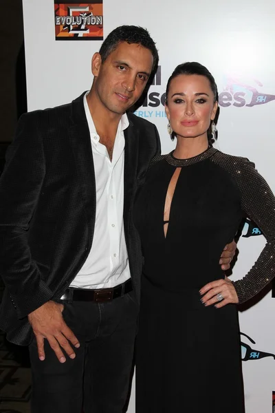 Mauricio umansky, kyle richards bei den echten hausfrauen von beverly hills saison drei premierparty, roosevelt hotel, hollywood, ca 10-21-12 — Stockfoto