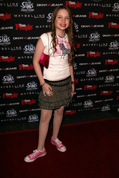 Daveigh Chase at the Teen 2003 Artist Of The Year and AMA After-Party, Avalon, Hollywood, CA 11-16-03 — Stock Photo, Image