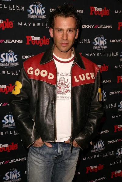 Devon michael jones beim teen 2003 artist of the year und ama after-party, avalon, hollywood, ca 16-11-03 — Stockfoto