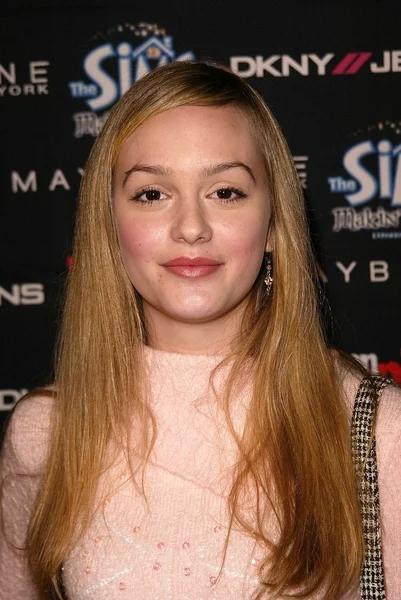 Leighton Meester en el Teen 2003 Artista del Año y AMA After-Party, Avalon, Hollywood, CA 11-16-03 —  Fotos de Stock