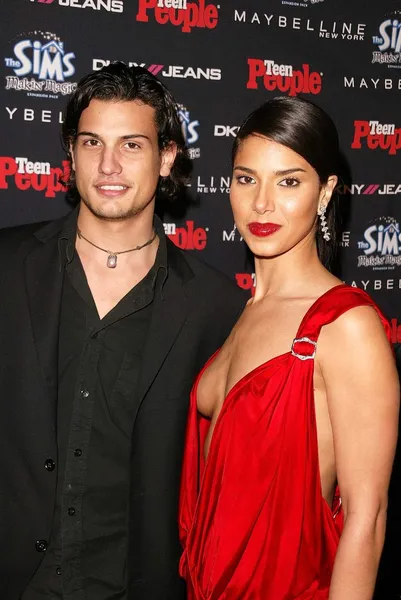 Roberto urbina en roselyn sanchez — Stockfoto