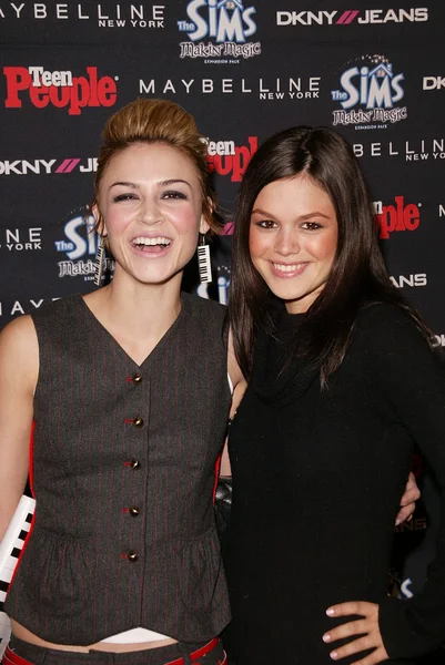 Samaire armstrong och rachel bilson — Stockfoto