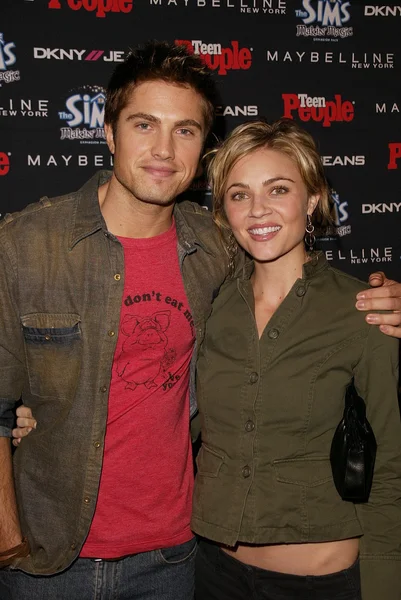 Eric Winter e sua esposa Allison — Fotografia de Stock