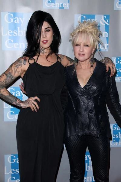 Kat Von D et Cyndi Lauper à L.A. Gay and Lesbian Centers An Evening With Women, Beverly Hilton Hotel, Beverly Hills, CA. 04-16-11 — Photo