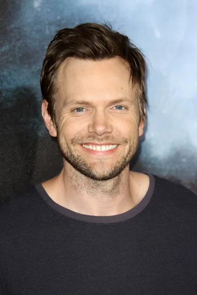 Joel McHale at the "Cowboys & Aliens" World Premiere, San Diego Civic Thea — Stock Photo, Image