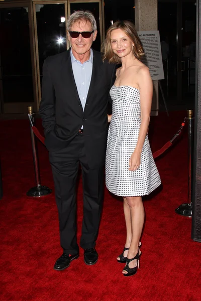 Harrison Ford y Calista Flockhart en el estreno mundial "Cowboys & Aliens" — Foto de Stock