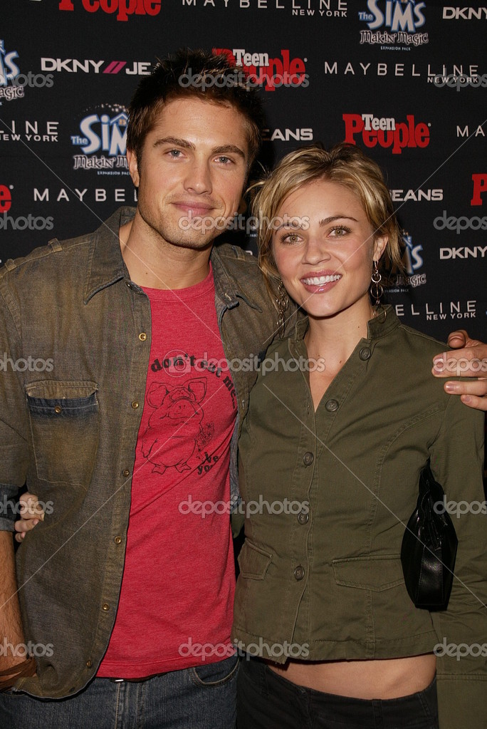 Eric Winter and wife Allison Stock Editorial Photo © s_bukley 14084332