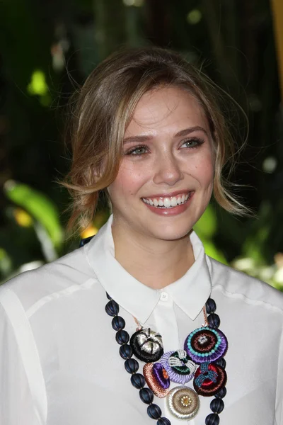 Elizabeth Olsen en el almuerzo anual de la Hollywood Foreign Press Association — Foto de Stock