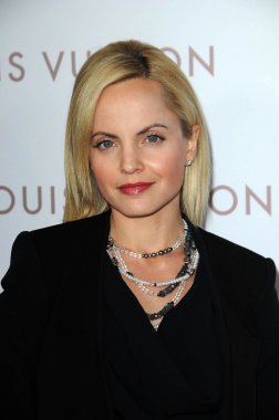 Mena Suvari Odak Özellikleri '