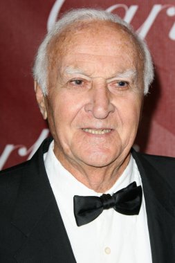 Robert Loggia