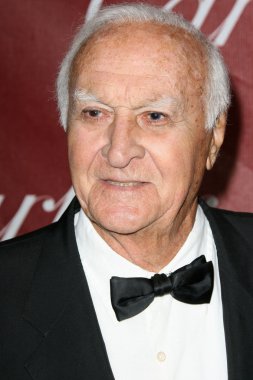 Robert Loggia