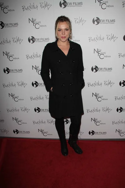 Agnes bruckner w spalanie palmy los angeles premiera, arclight kina, hollywood, ca. 01-12-11 — Zdjęcie stockowe