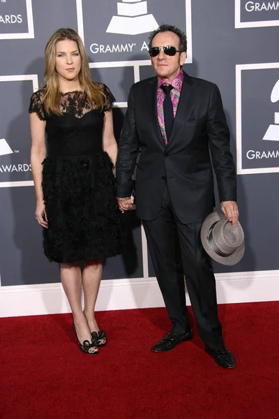 Diana Krall y Elvis Costello en los 53º Premios Grammy Anuales, Staples C — Foto de Stock