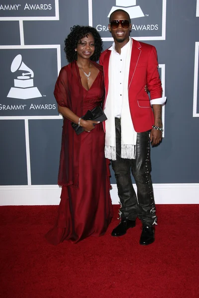 B.O.B and his mother at the 53rd Annual Grammy Awards, Staples Center, Los — Stock Photo, Image