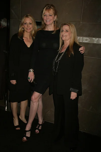 Christine Romeo, Cheryl Tiegs and guest at the John Wayne Cancer Institute — Stock Photo, Image