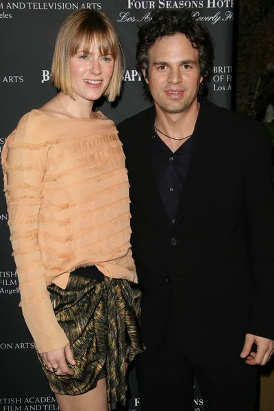 Mark Ruffalo e WIfe Sunrise ai diciassettesimi Premi annuali del BAFTA Los Angeles — Foto Stock