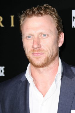 Kevin Mckidd Simon Fuller ve Paul Hag onurlandıran Bvlgari özel Event'de