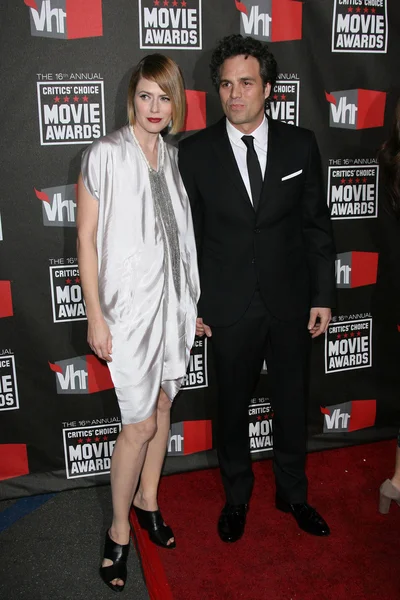 Mark Ruffalo and Sunrise Coigney at the 16th Annual Critics' Choice Movie — Stock fotografie